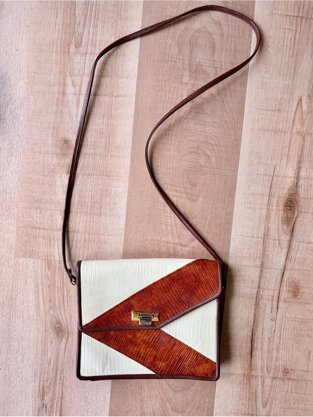 Vintage Roche Leather Company Women’s Venture Crossbody Bag in Ivory and Brown